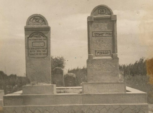 GROSS Tombs, Iznete Cemetery